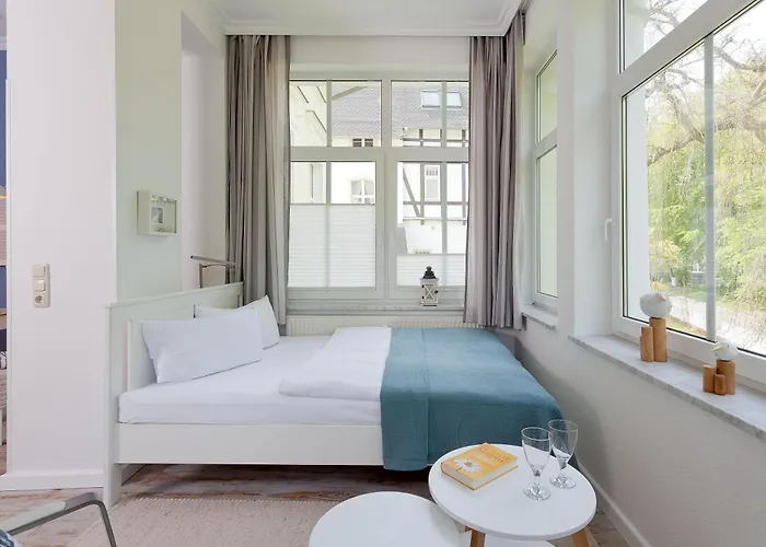 Villa Waldstrasse 10 *
